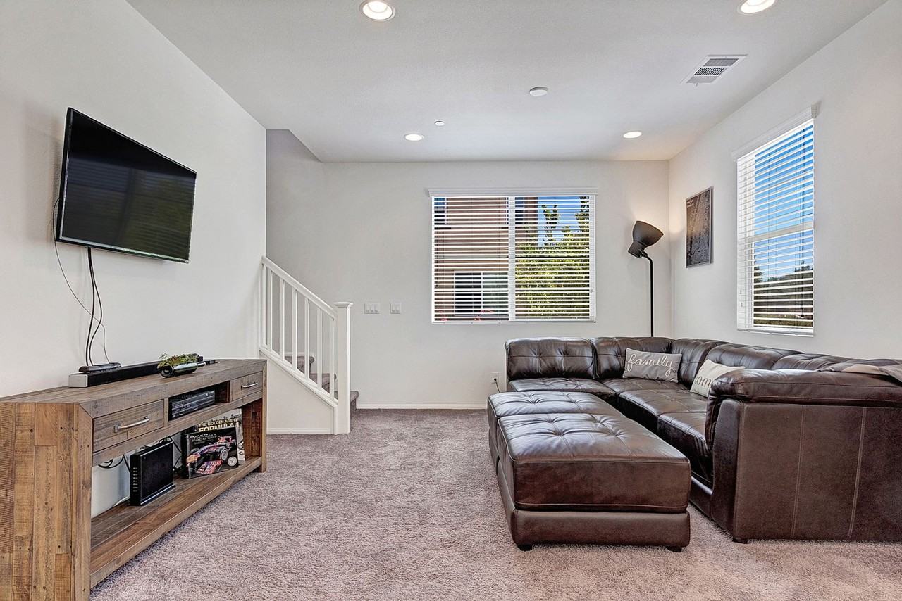 323 Paseo Gusto - Photo 3 of 28