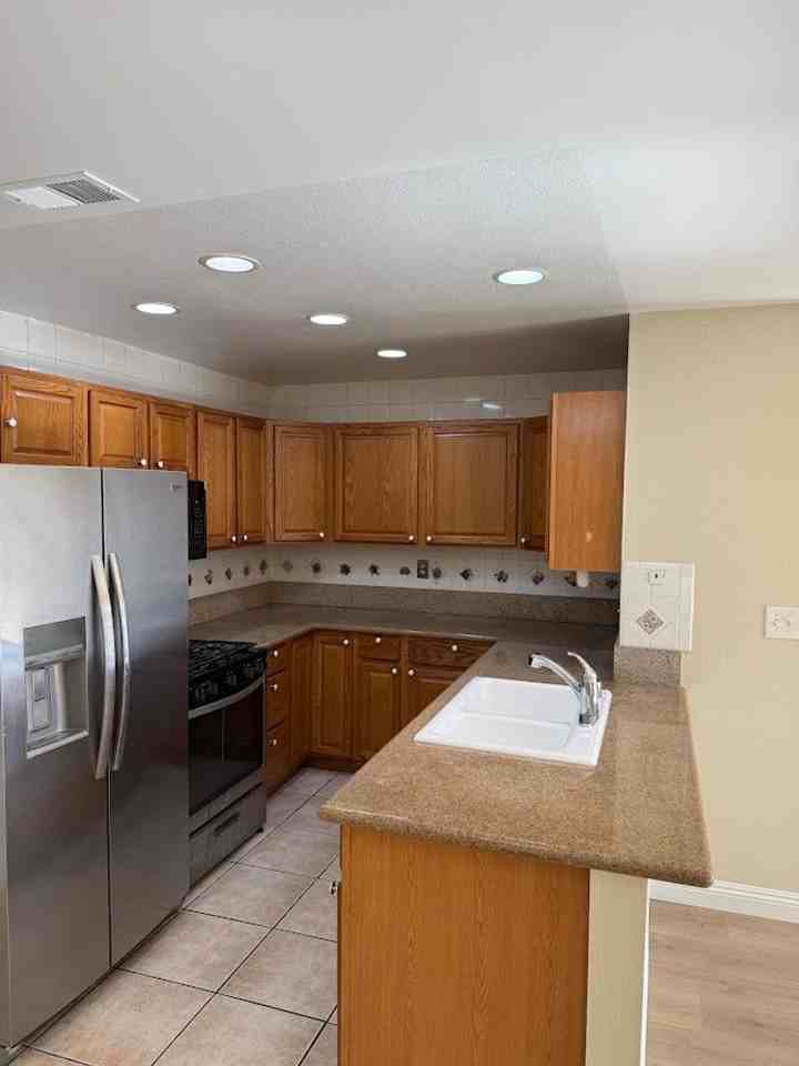 2394 Royal Ave - Photo 3 of 31