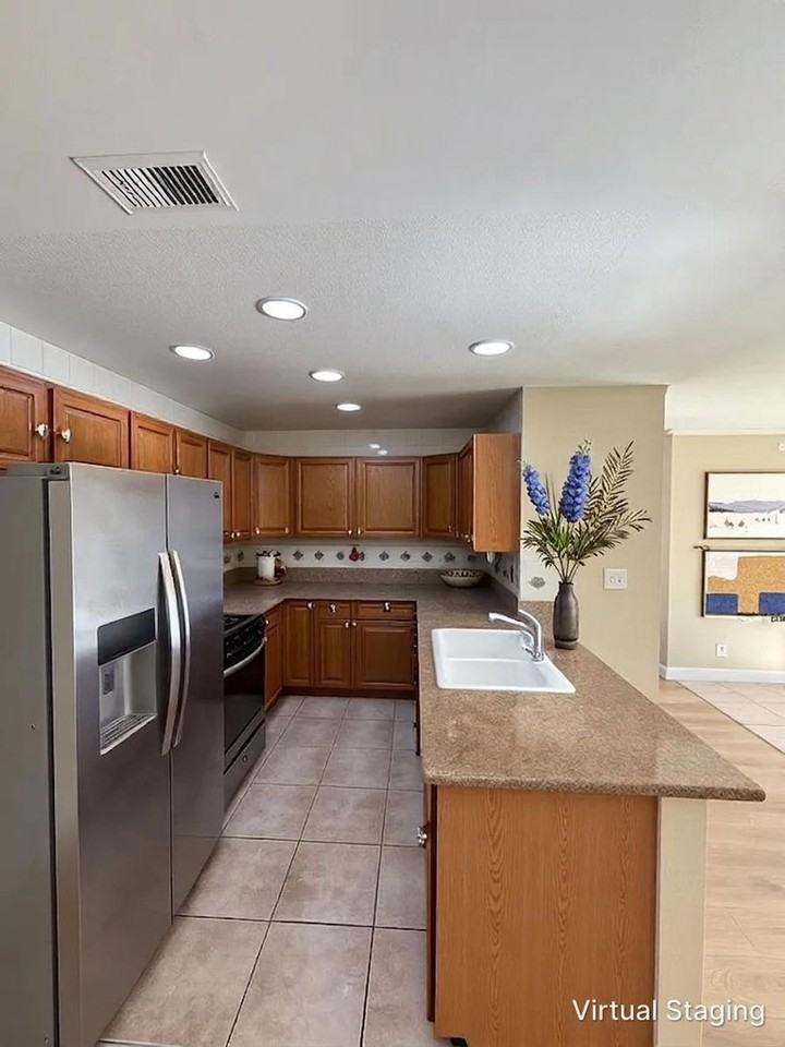 2394 Royal Ave - Photo 6 of 31