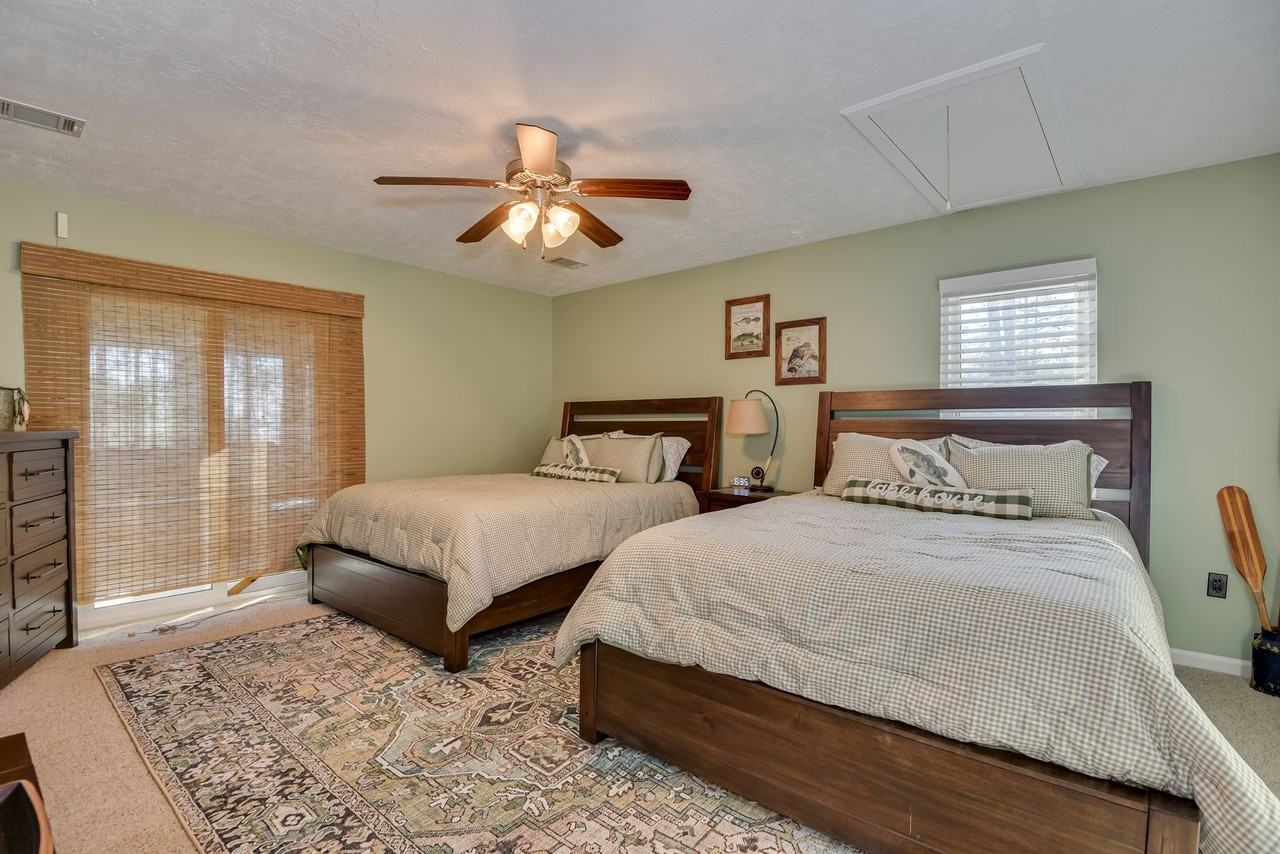 1136 Jamaica Ave - Photo 3 of 44