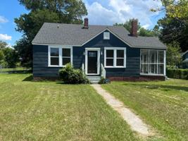 featured image of 910 Lacy St