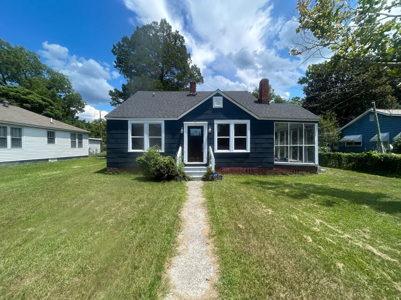 910 Lacy St - Photo 3 of 32