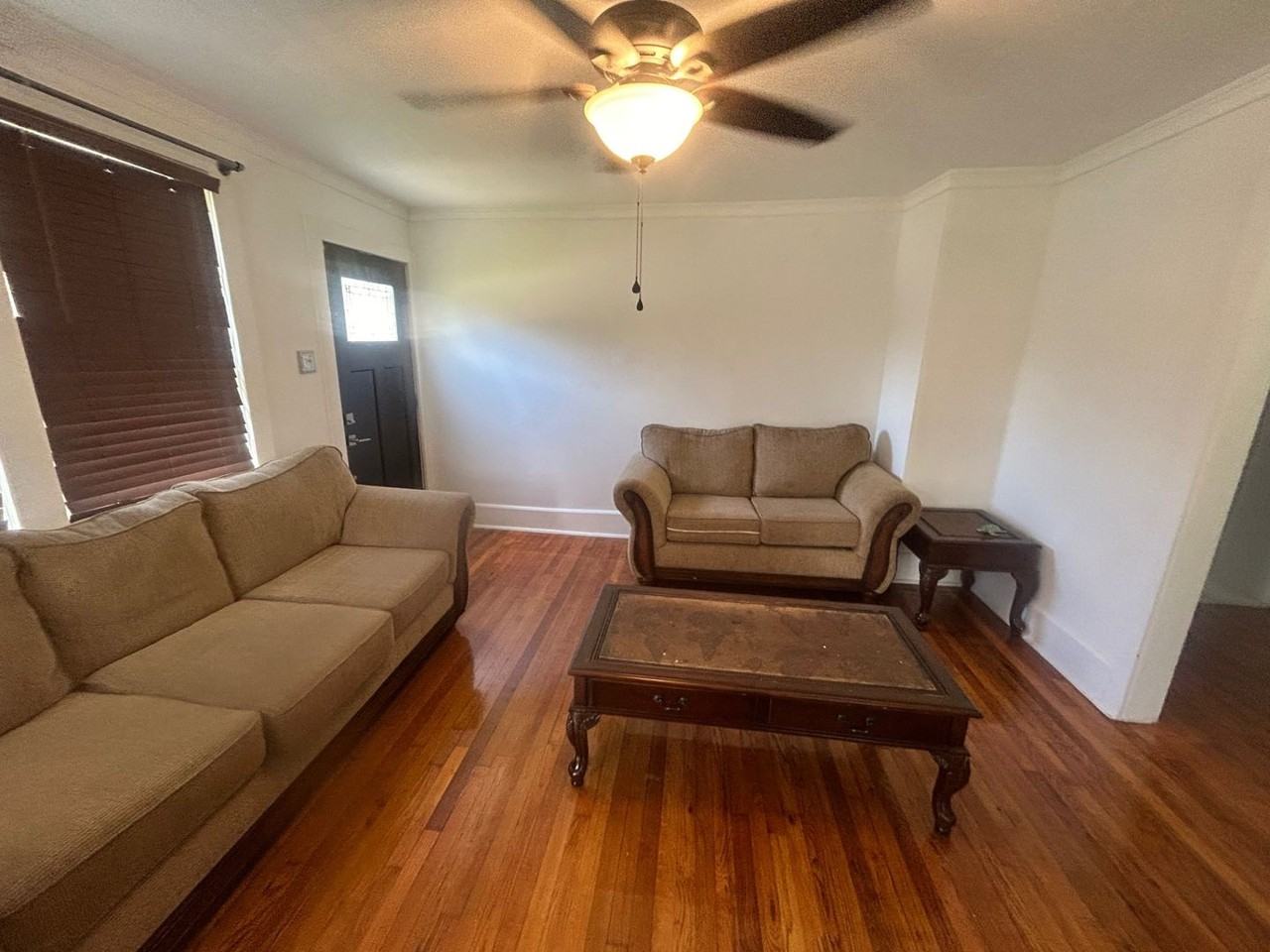 910 Lacy St - Photo 5 of 32