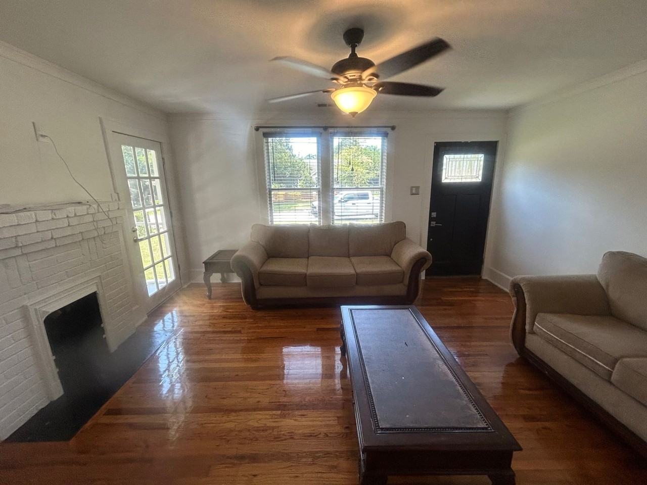 910 Lacy St - Photo 6 of 32