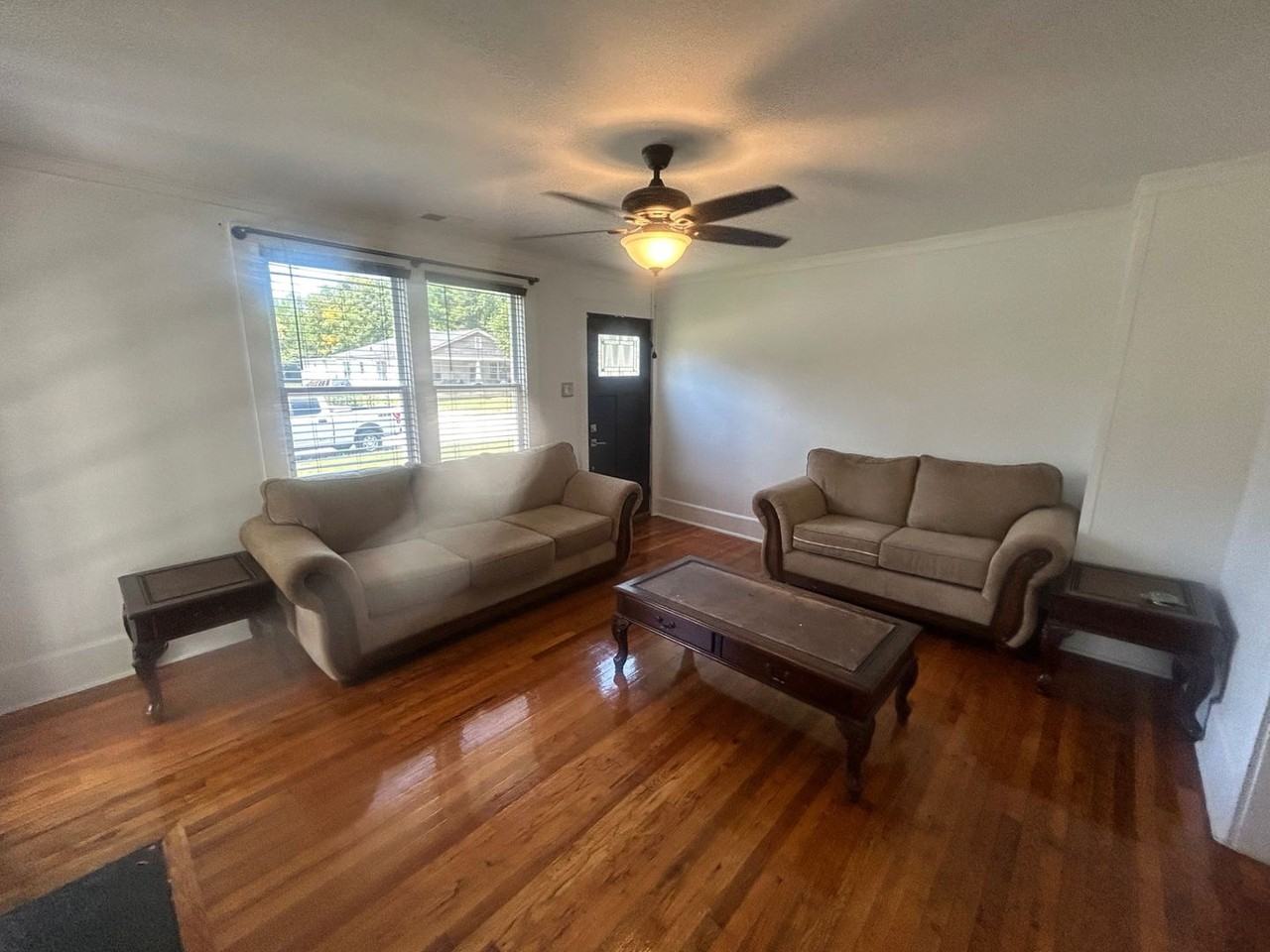 910 Lacy St - Photo 7 of 32
