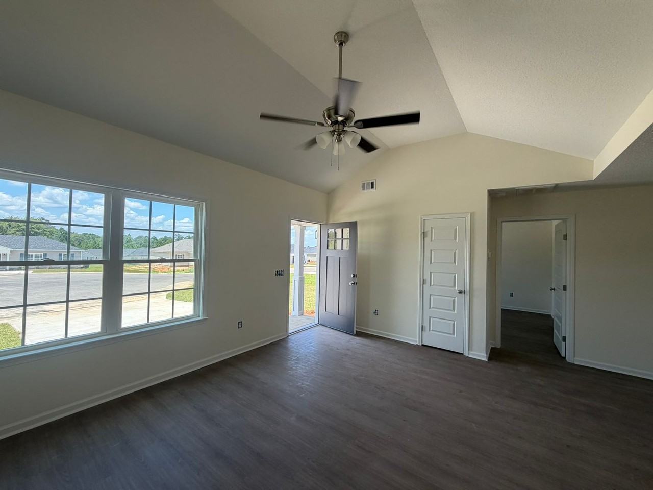 513 513 Nickies Way - Photo 2 of 14