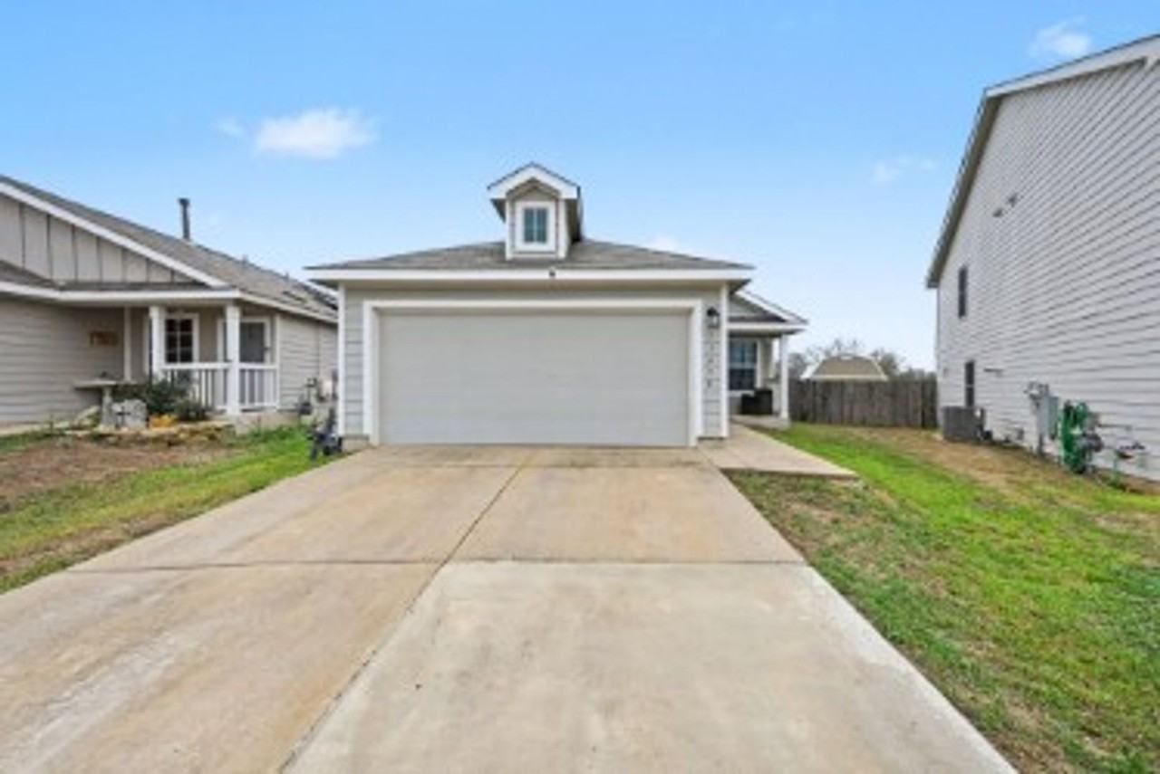 13450 Ashworth Blvd - Photo 2 of 27