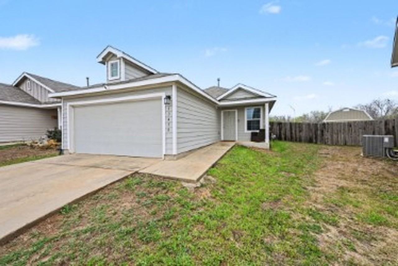 13450 Ashworth Blvd - Photo 4 of 27