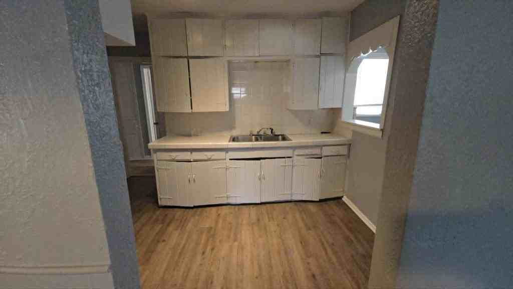 236 E Oklahoma St - Photo 5 of 15