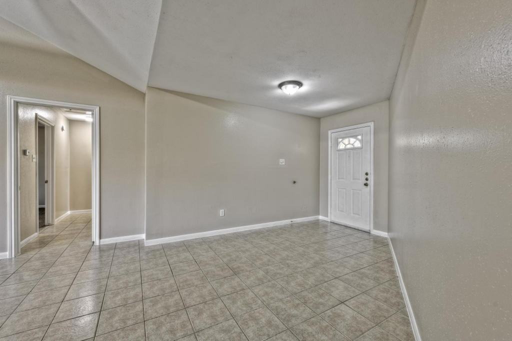 2327 Shadbury Ct - Photo 3 of 50