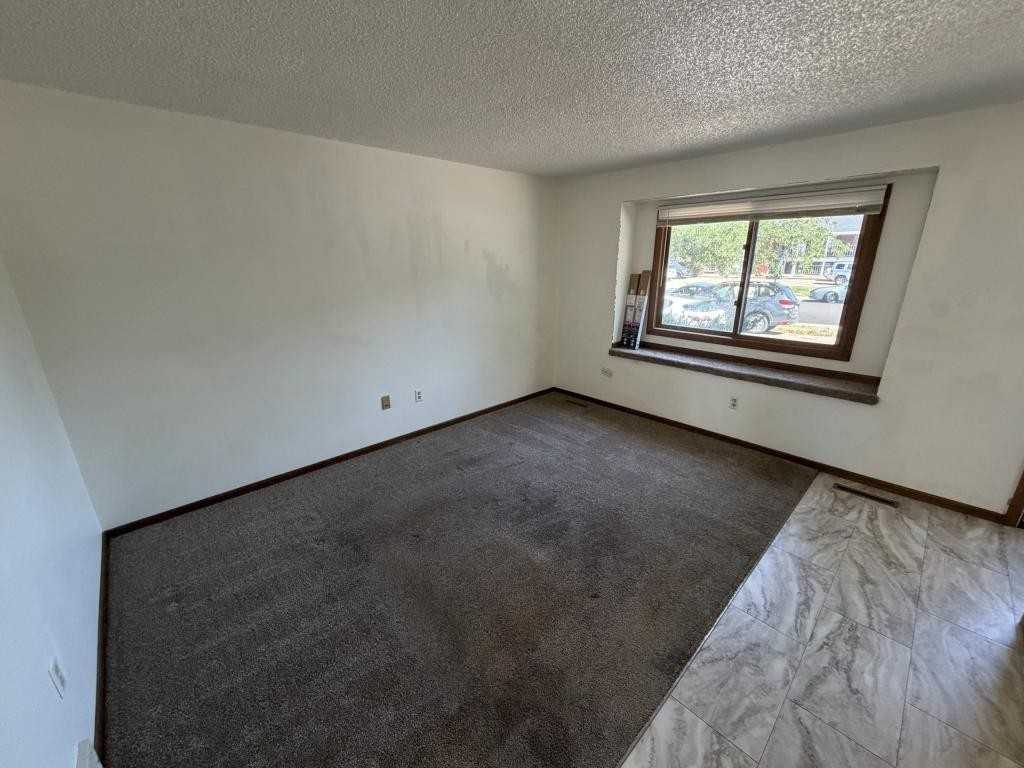 418 Mulberry Dr - Photo 2 of 17