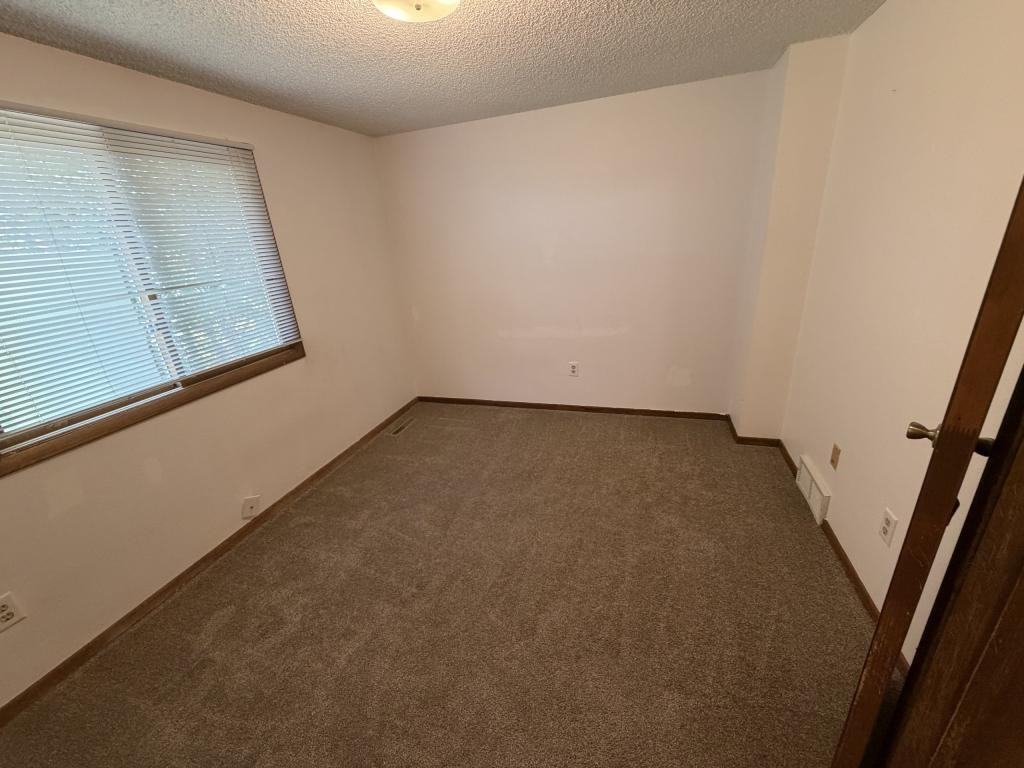 418 Mulberry Dr - Photo 6 of 17