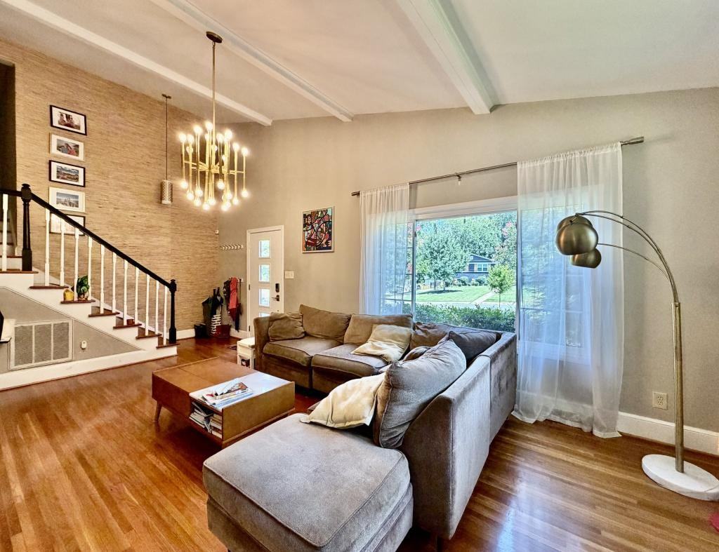 1824 Tamworth Dr - Photo 3 of 31