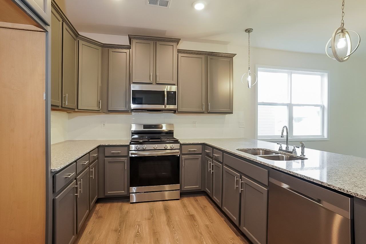 711 Courtland Dr - Photo 5 of 16
