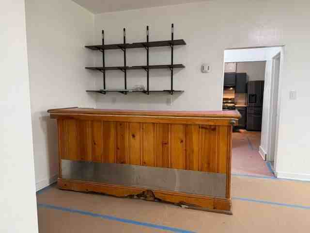 142 Robinson St - Photo 2 of 10