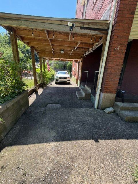 142 Robinson St - Photo 7 of 10