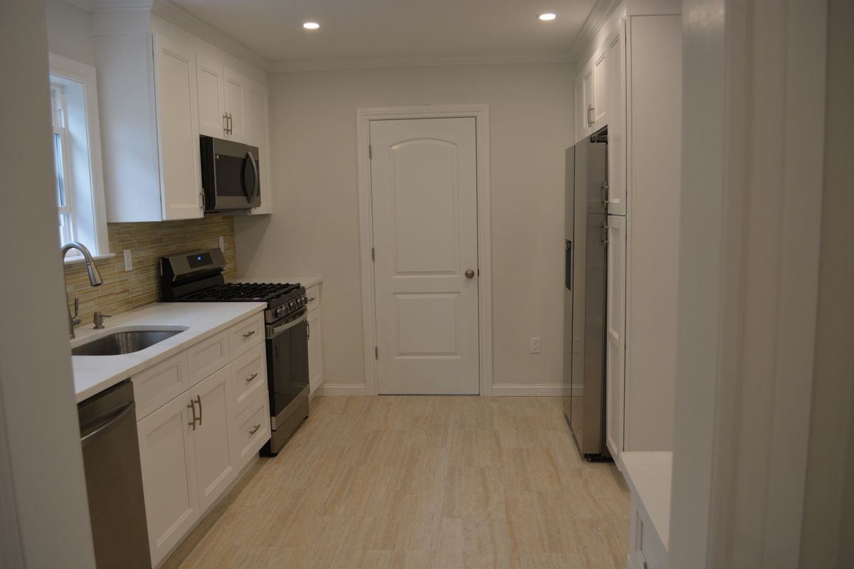 310 Columbus Pkwy - Photo 3 of 6