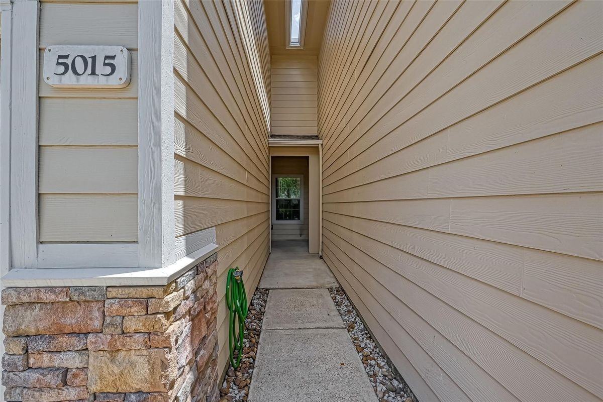 5015 Dartmoor Ridge Trl - Photo 2 of 31