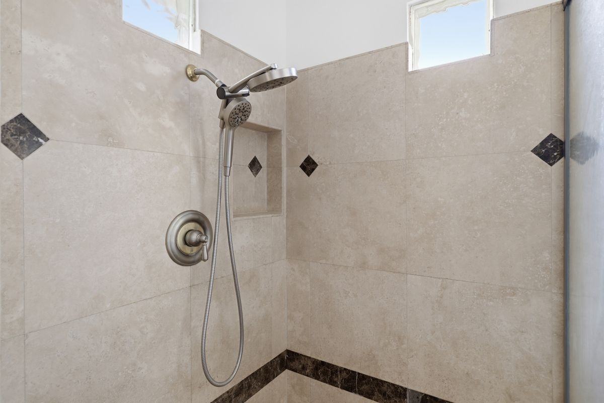 8261 E Alpine Ct - Photo 6 of 34