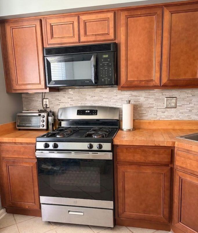 1015 Hopkins Ct - Photo 2 of 8
