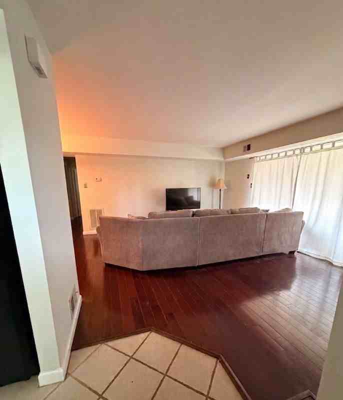 1015 Hopkins Ct - Photo 3 of 8
