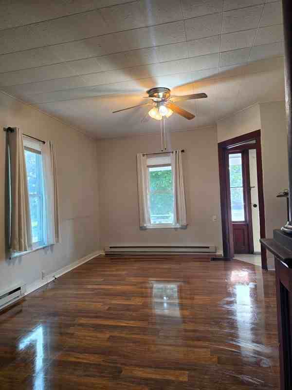 113 Lawrence St - Photo 4 of 8