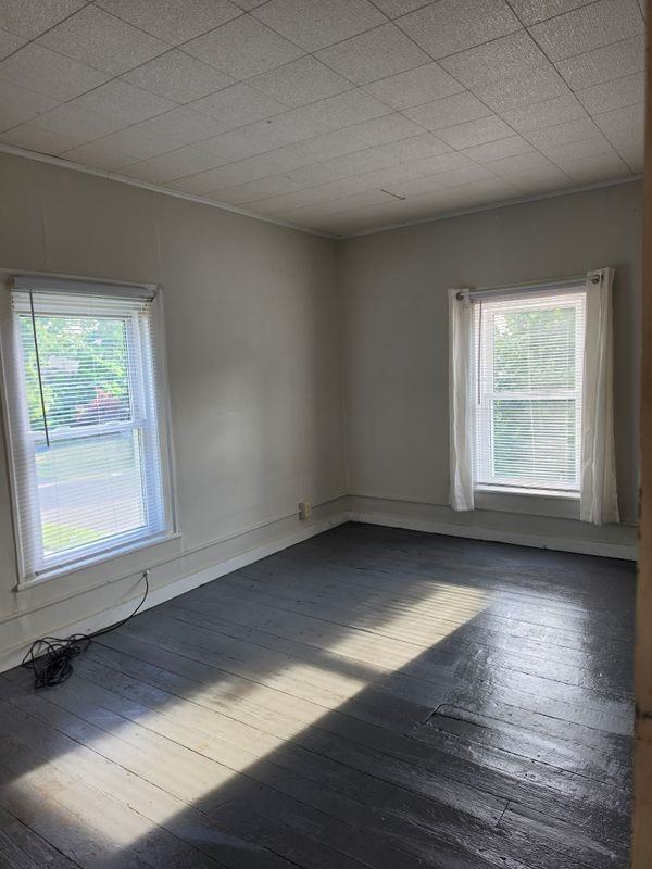 113 Lawrence St - Photo 7 of 8
