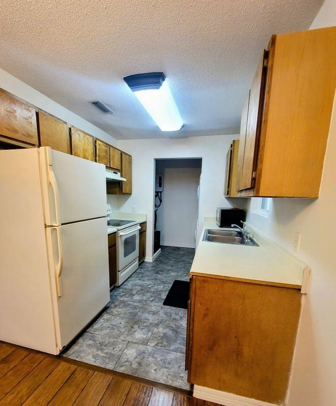 3088 Log Cabin Ln - Photo 4 of 13