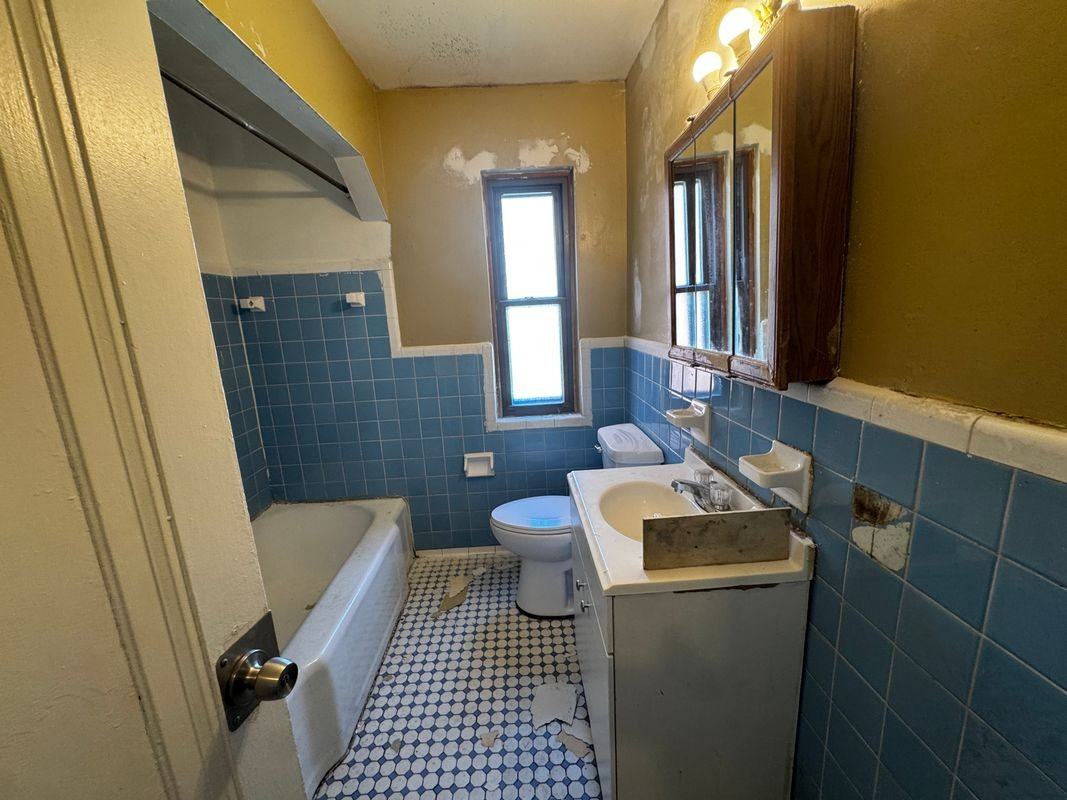 11492 College St - Photo 4 of 5