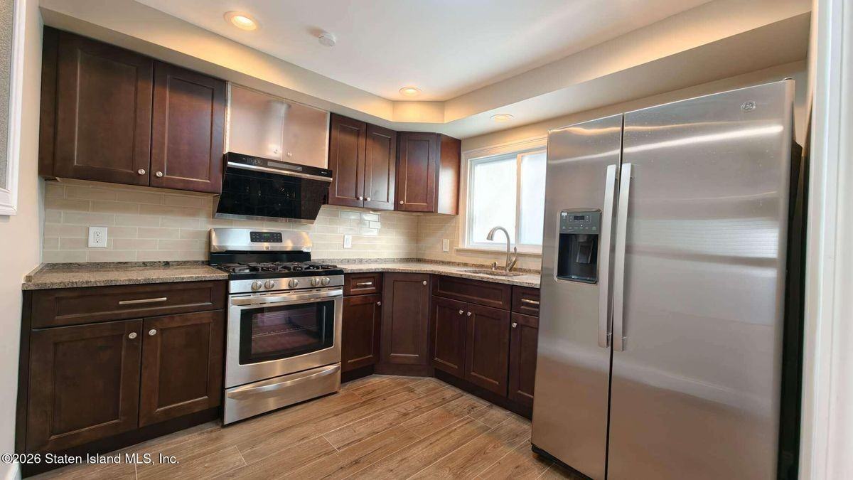 75 Ionia Ave ##1 - Photo 5 of 6