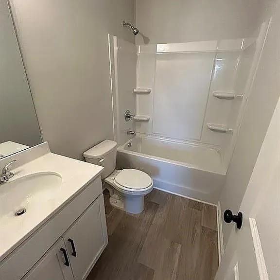 135 Lauren St - Photo 6 of 17