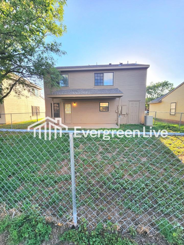 217 Fireball Dr - Photo 3 of 4