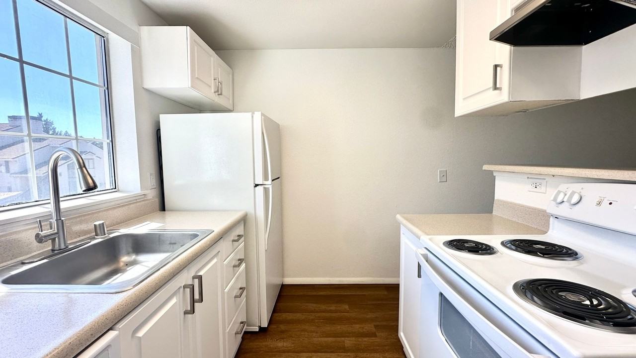 Clearwater Ridge Apartments - Photo 2 of 27