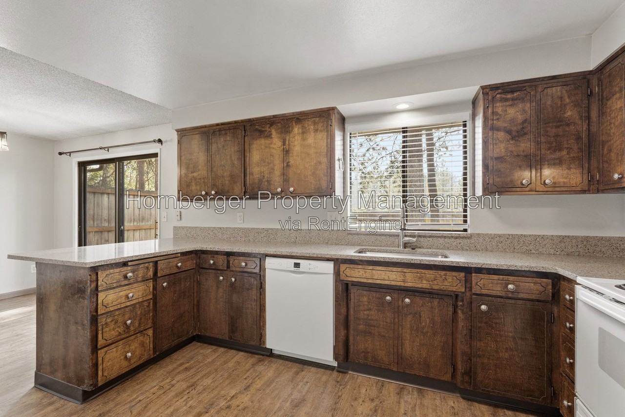 816 S Robinhood St - Photo 2 of 27