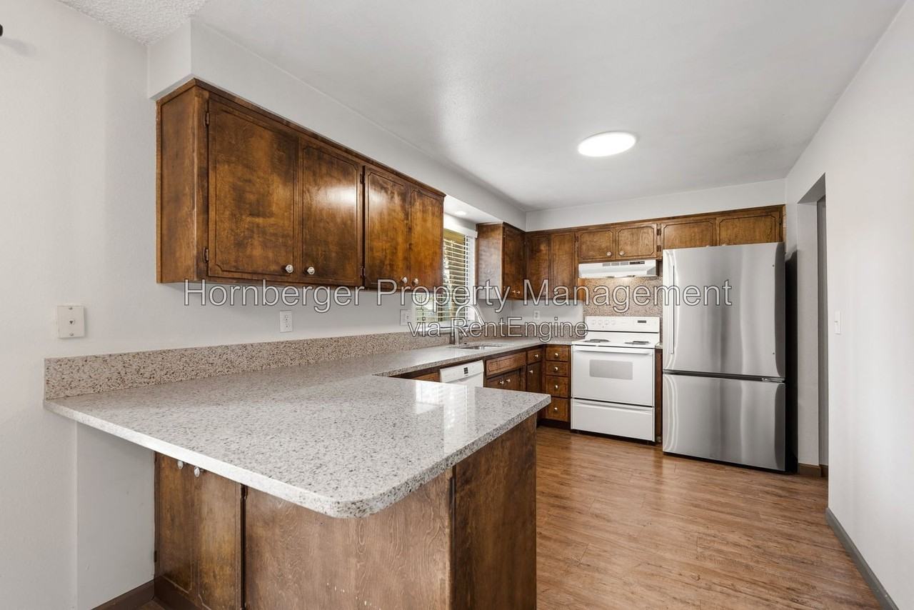 816 S Robinhood St - Photo 3 of 27