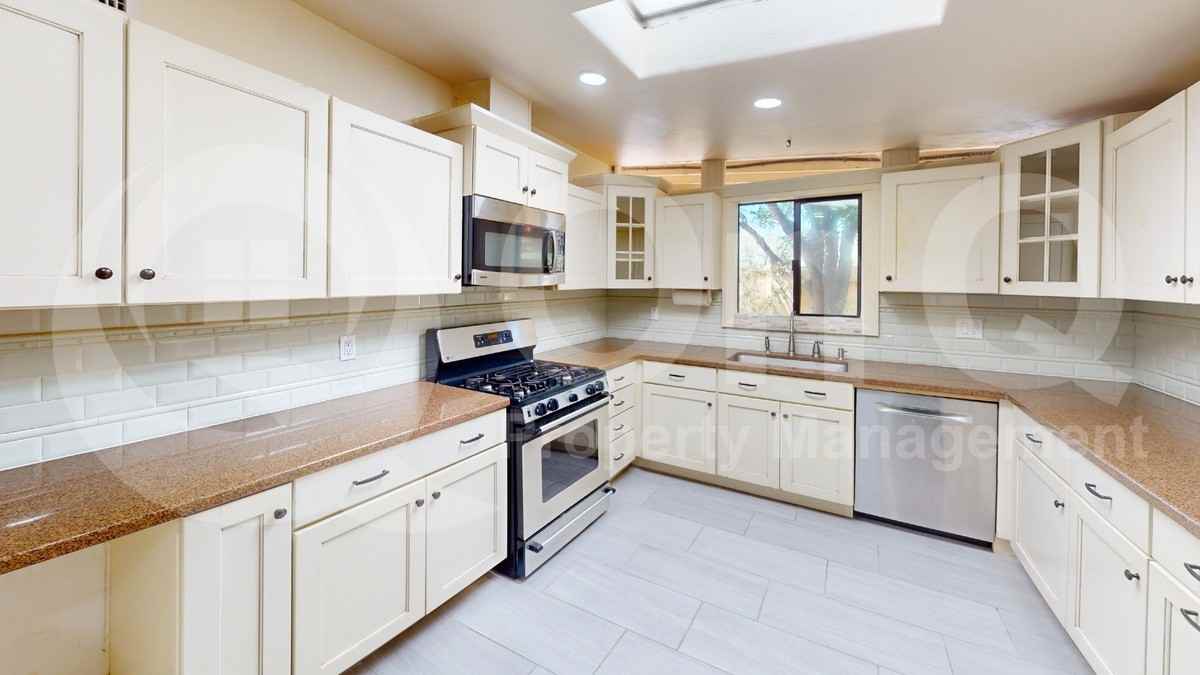 2526 E Allen Rd - Photo 5 of 24