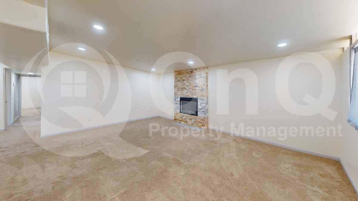 2526 E Allen Rd - Photo 6 of 24