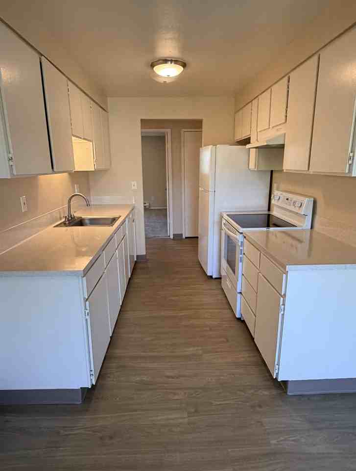 Stafford Court Apartments - Photo 5 of 24