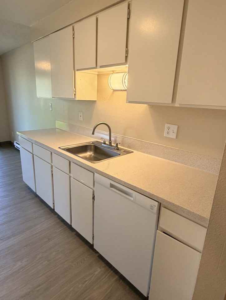 Stafford Court Apartments - Photo 6 of 24