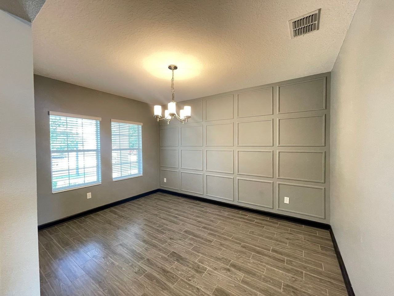 10881 Longleaf Woods Dr - Photo 3 of 33