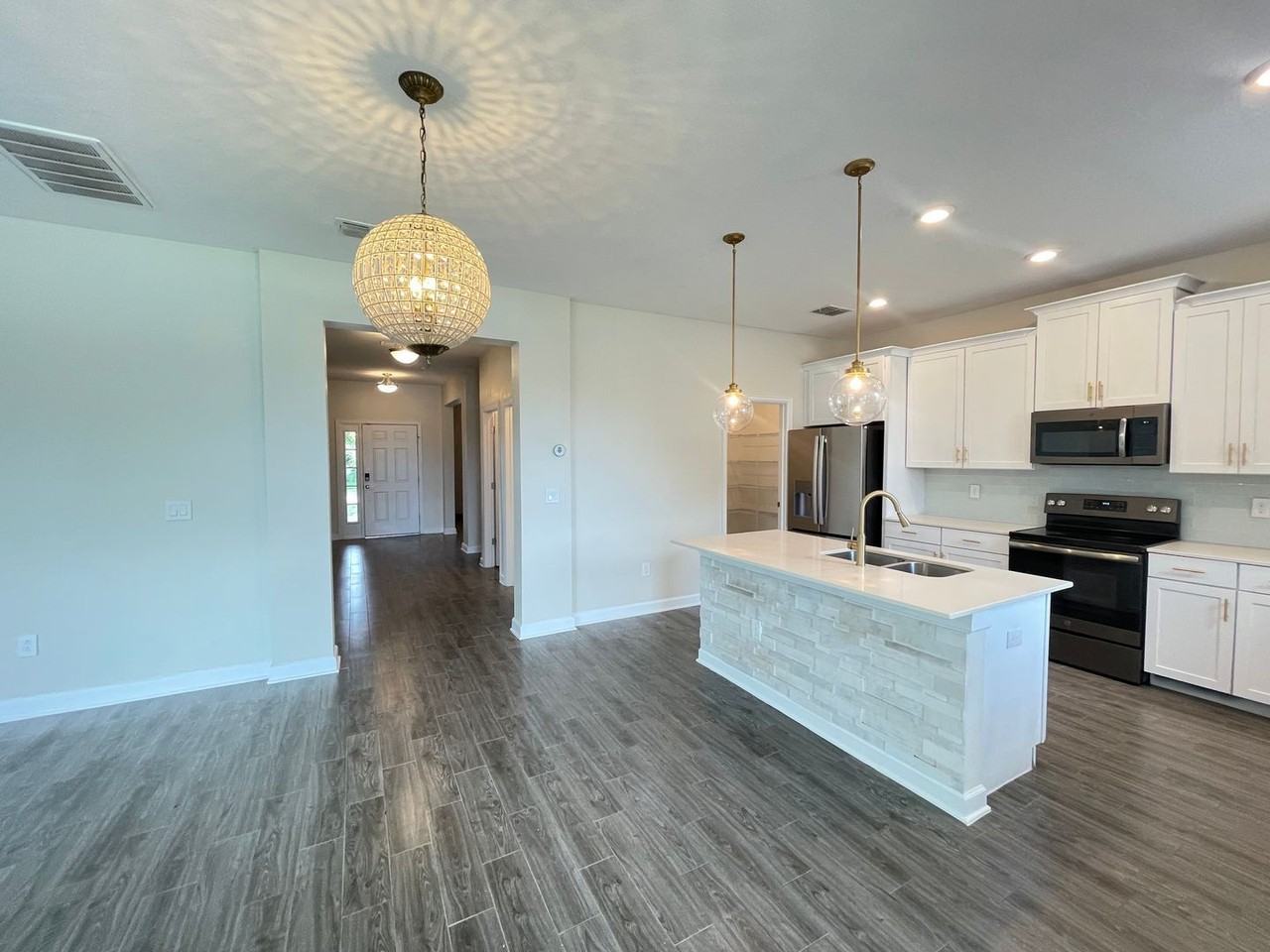 10881 Longleaf Woods Dr - Photo 4 of 33