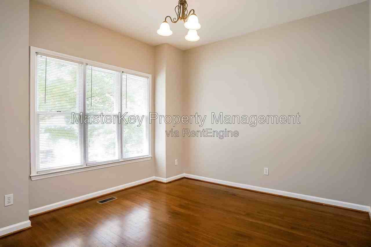 1600 Nesfield Pl - Photo 5 of 30