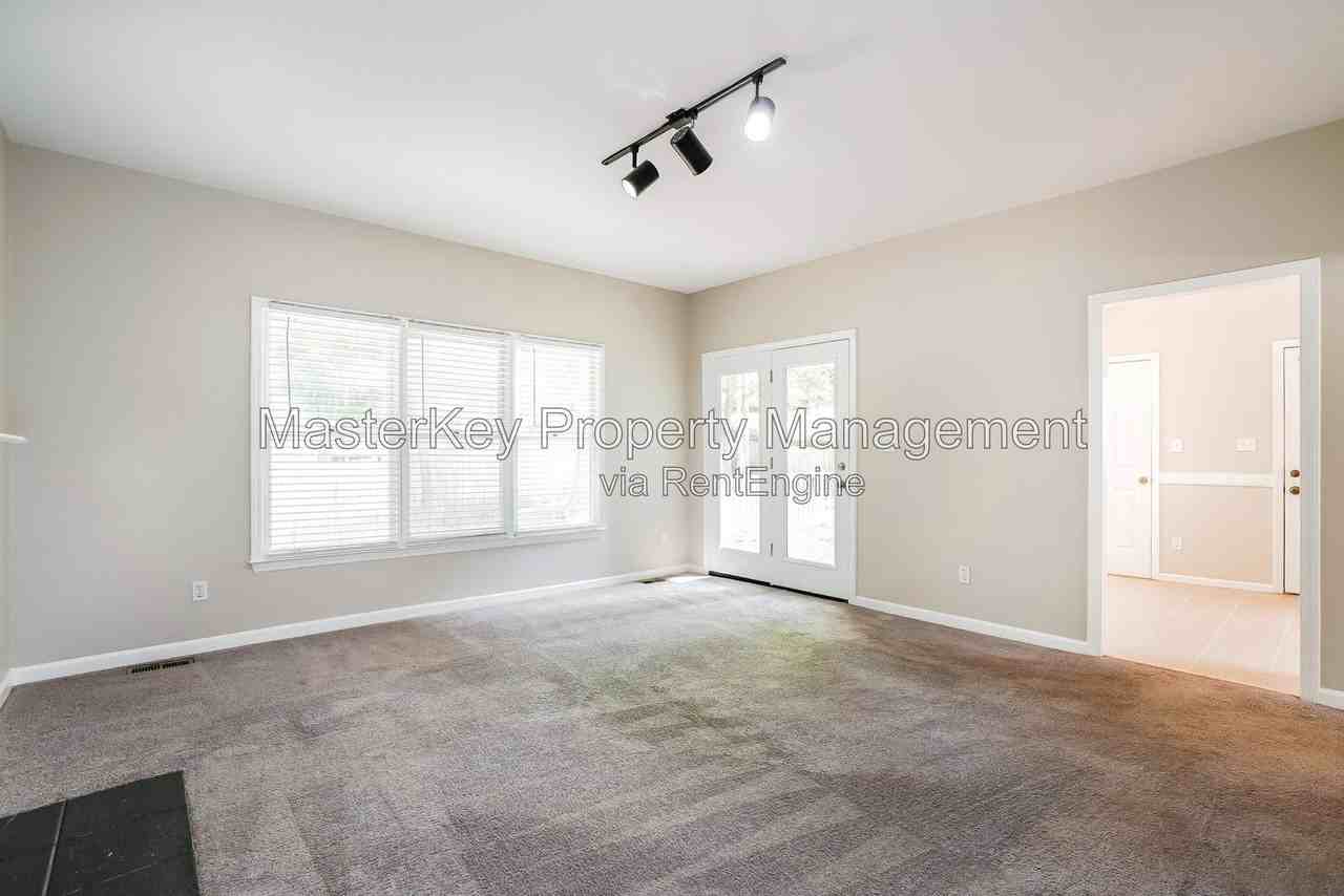 1600 Nesfield Pl - Photo 7 of 30