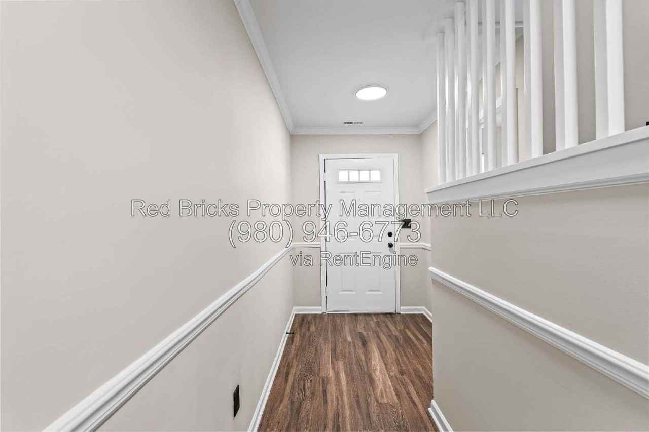 10212 University Park Ln - Photo 4 of 25