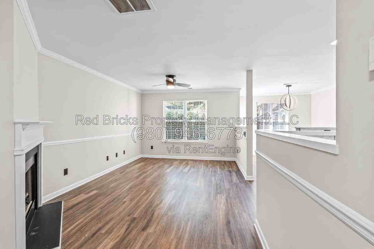 10212 University Park Ln - Photo 6 of 25