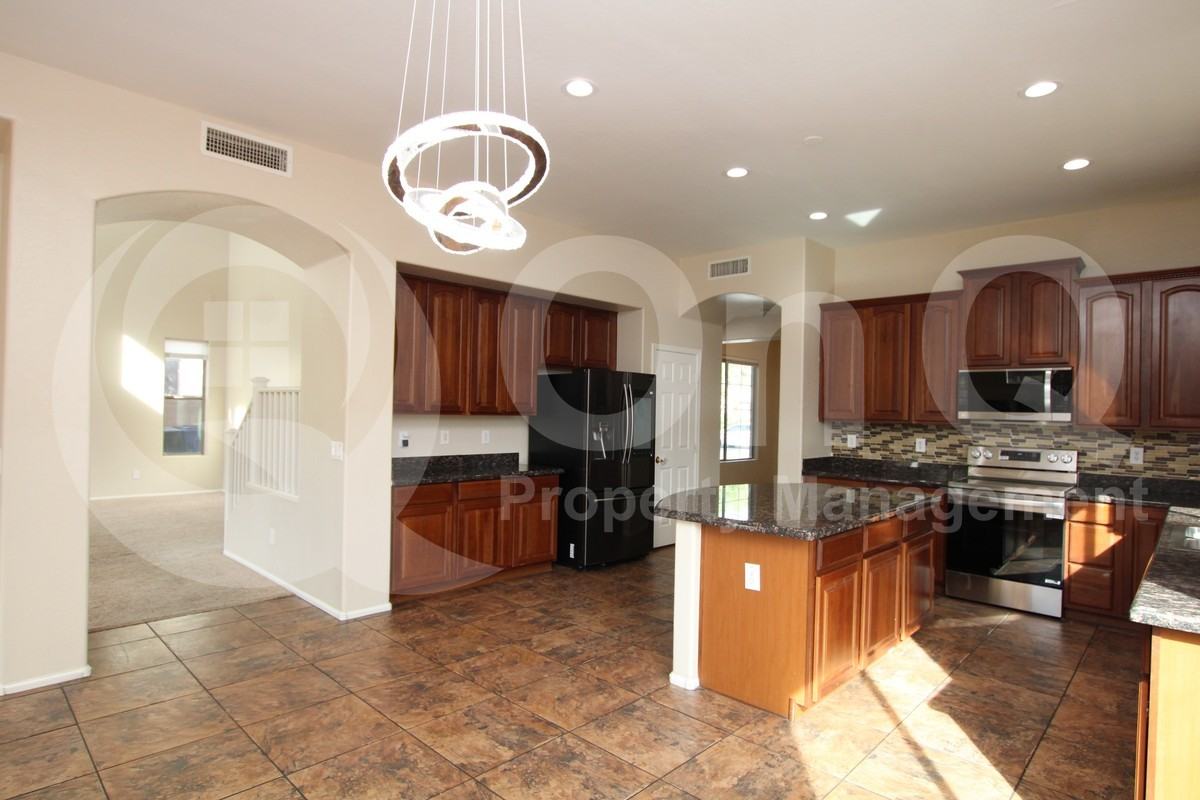 4226 E Buckboard Rd - Photo 2 of 32