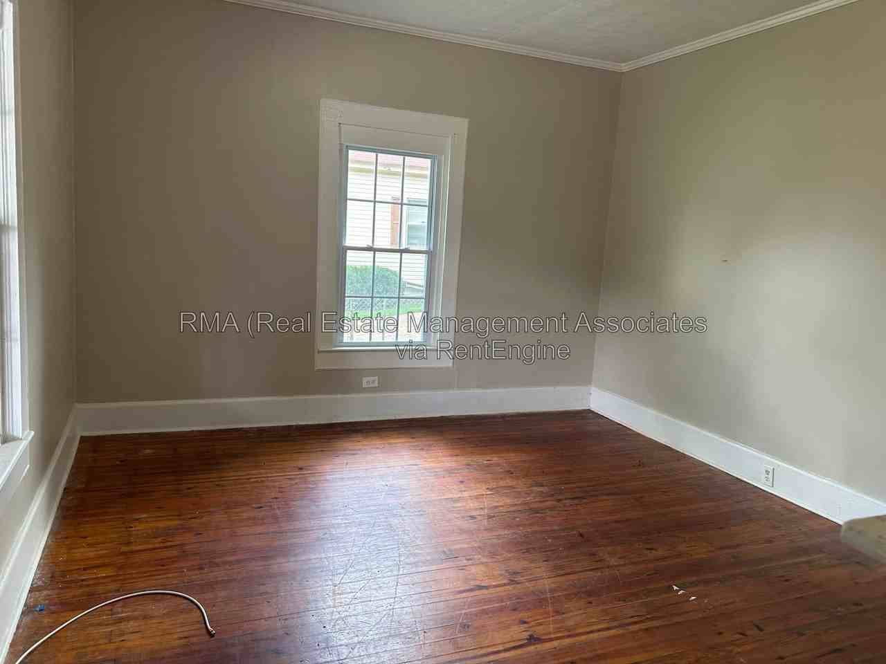 132 Peachtree St - Photo 2 of 6