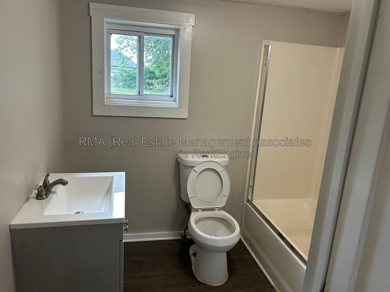 132 Peachtree St - Photo 4 of 6