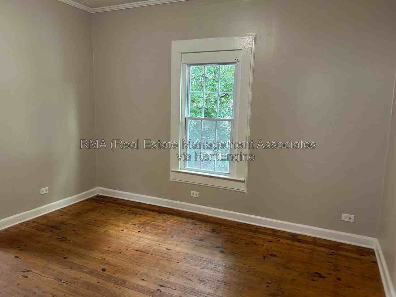 132 Peachtree St - Photo 5 of 6