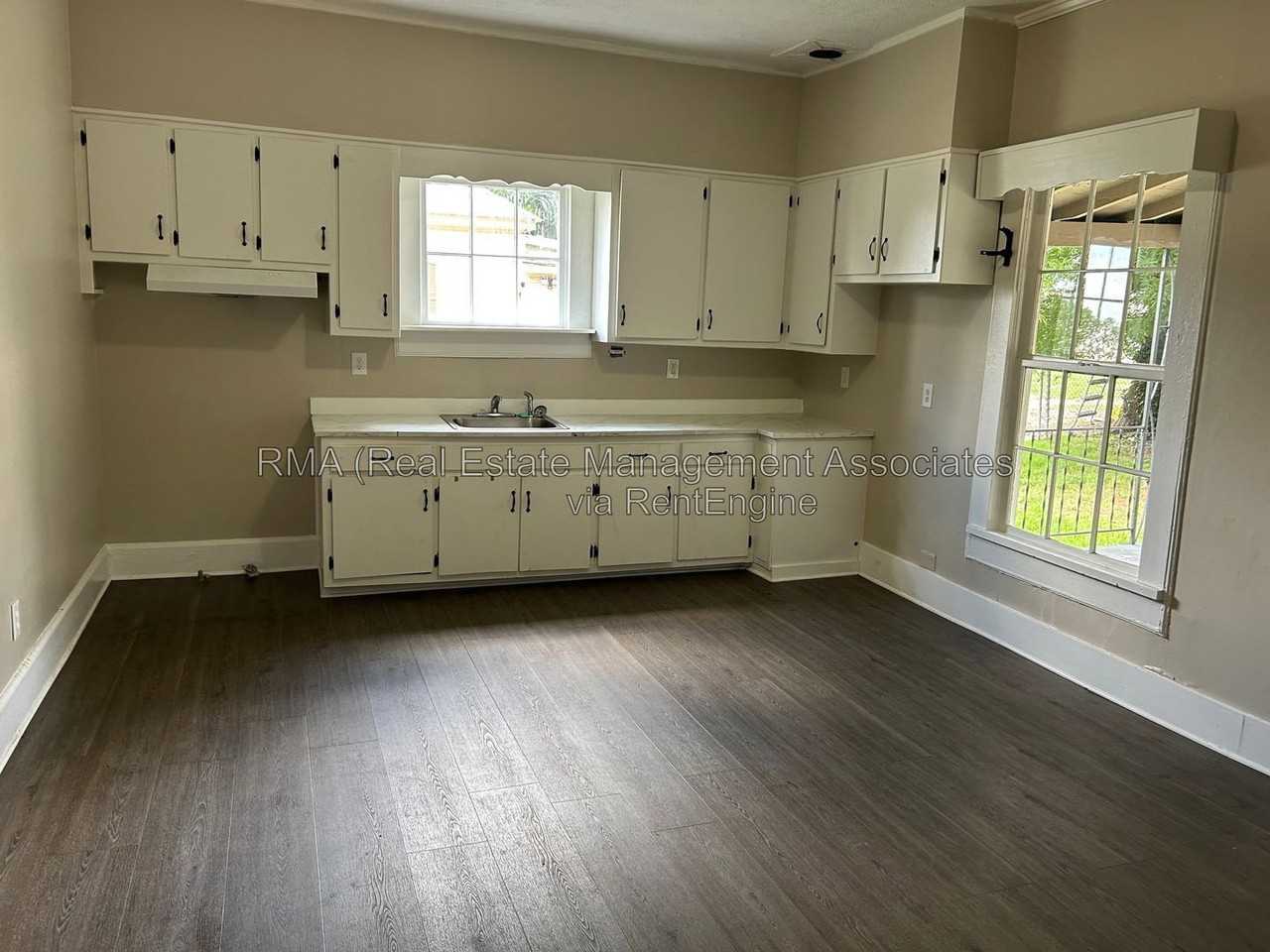 132 Peachtree St - Photo 6 of 6